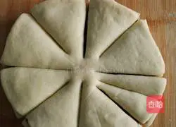 Illustration of how to make flower-shaped bread 16