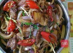 Illustration of how to make meat slices with onions 6