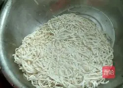 Illustration of making braised noodles 10