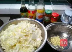 Illustration of how to make garlic pickles 2