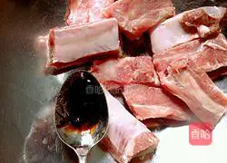 Illustration of how to make dry-fried salt and pepper pork ribs 5