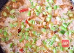 Illustration of how to make braised noodles with pork, beans and diced beans 4