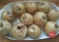 Illustration of how to stuff pork with braised oil and gluten 8