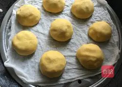 Illustration of how to make golden wowotou 8