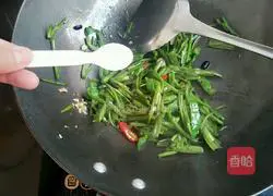 Illustration of how to make tempeh water spinach stems 6