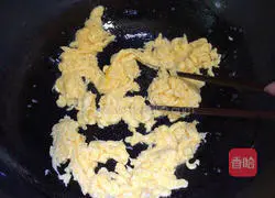 Illustration of how to make fried rice noodles with chopped pepper 5