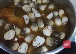 Thai Tom Yum Soup Recipe Illustration 4