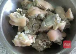 Red wine Illustration of braised pig trotters 2