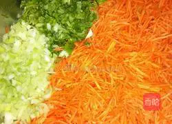 Illustration of how to make fried carrot balls 1