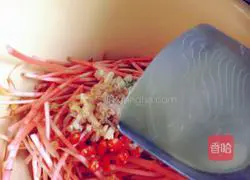 Illustration of how to make cold folded ear root 6