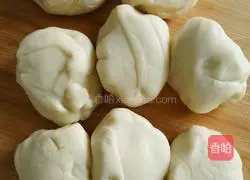 Illustration of how to make croissants 8