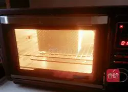 Illustration of making braided bean paste toast 16