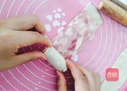 Illustration of how to make bacon rolls 3