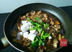 Illustration of how to make braised chicken rice 8