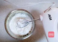 Illustration of how to make latte art cake 6