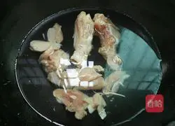 Illustration of how to cook potato braised chicken legs 3