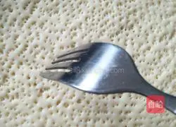 Illustration of how to make 8-inch pizza dough 8