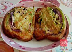 Illustration of how to make toast pizza for one person 8