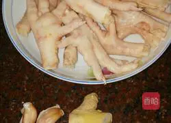 Illustration of braised chicken feet in oil 1