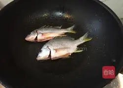 Illustration of how to make fish in sour soup 4
