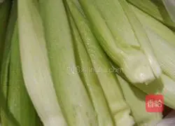 Illustration of how to make sweet and waxy corn cake 1