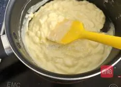 Illustration of how to make yogurt bread with milk slurry 4
