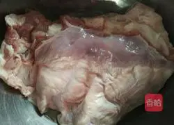 Hand Illustration of how to catch mutton 1