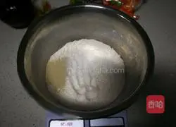 Illustration of how to make ham ring sausage pizza 3