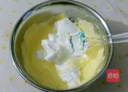 Illustration of making local egg chiffon cake 14