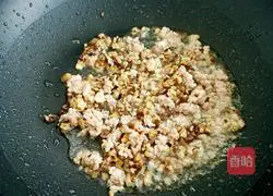 Illustration of how to make fried noodles with mushroom and minced meat 4