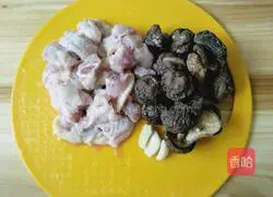 Illustration of how to make braised chicken with mushrooms 1