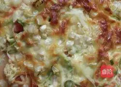 Illustration of how to make prawn and vegetable pizza 9