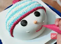 Illustrations of how to make a cute little snowman in winter 13