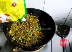 Illustration of how to stir-fry kimchi with green pepper 7