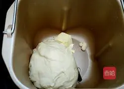 Illustration of how to make meat floss rolls 2