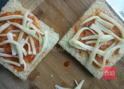 Illustration of how to make shrimp toast pizza 6