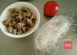 Illustration of how to make tomato beef vermicelli soup 1
