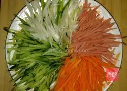 Lianhua Jing Illustration of how to make shredded pork with sauce 1