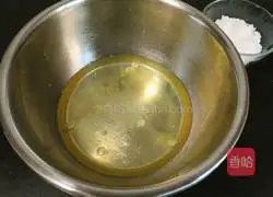 Illustration of how to make eight-inch hollow chiffon cake 7