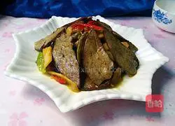 Illustration of how to stir-fry pork liver with kimchi 9