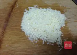 Illustration of how to make salted egg yolk pearl meatballs 3