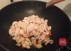 Illustration of how to cook large intestine with pickled cabbage 6