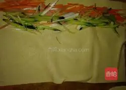 Illustration of how to make Lianhua Jingjiang shredded pork 3