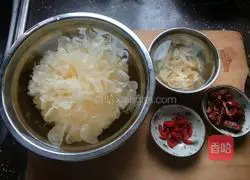 Illustration of how to make Lily, Red Date, Wolfberry and Tremella Soup 1