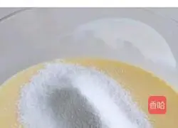 Illustration of making steamed red date yogurt cake 3