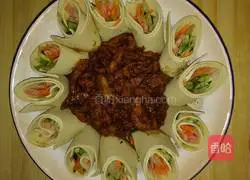 Illustration of how to make Lianhua Jingjiang shredded pork 7