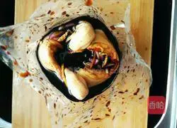 Illustration of how to braise chicken in rice cooker 4