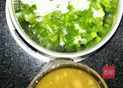 Illustration of how to make tender white chopped chicken with green sauce 4