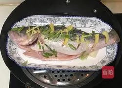 Illustration of home cooking of steamed seabass 10