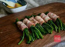 Illustration of how to make abalone sauce, chrysanthemum and bacon rolls 6